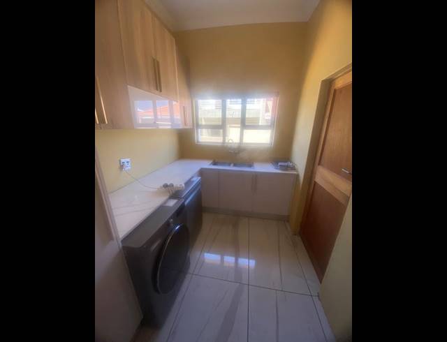 4 BEDROOM HOUSE FOR SALE IN AERORAND